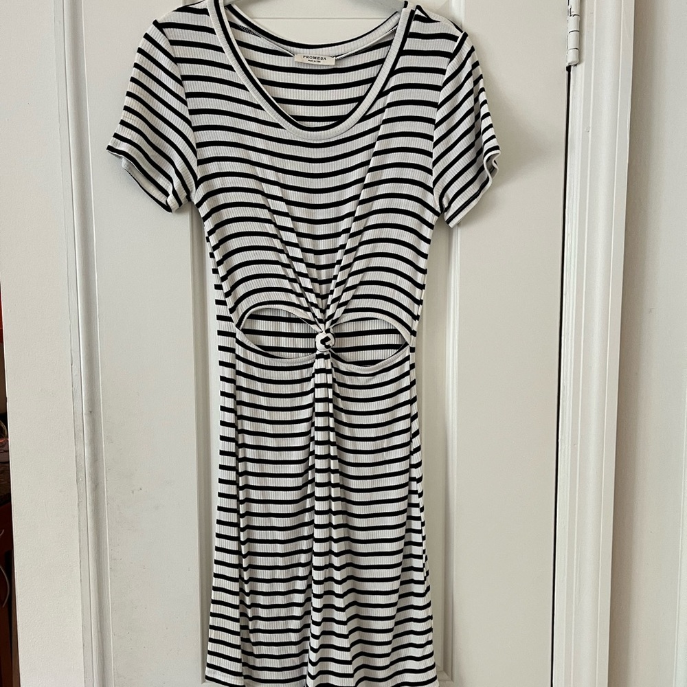 Promesa black and white tshirt dress with cutout in center